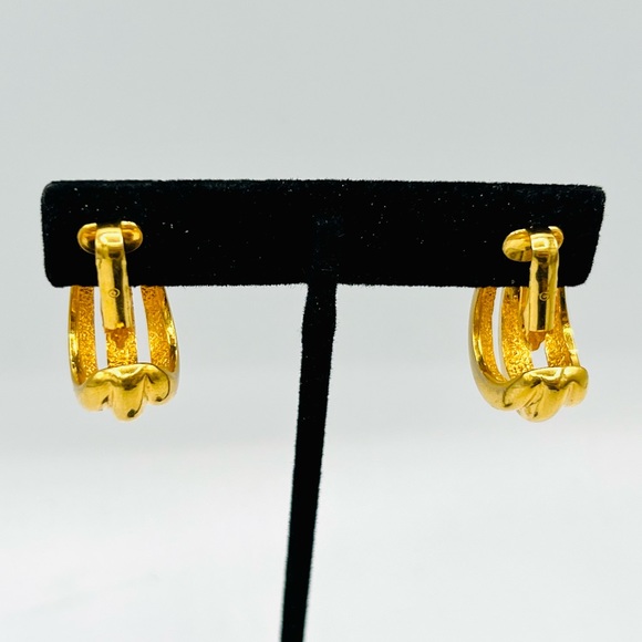 Gold tone vintage clip on earrings career style simple - Picture 7 of 10